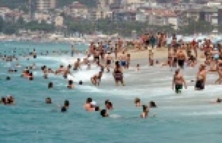 Alanya'da kavurucu sıcaklardan bunalanlar kendilerini...