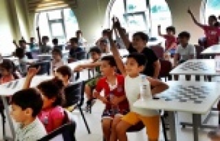 Alanyalı gençler mutlu oluyorlar