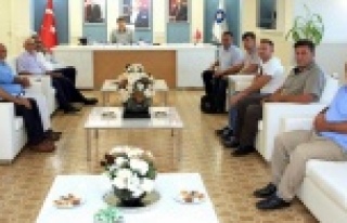 Muhtardan Türel'e hizmet şiiri