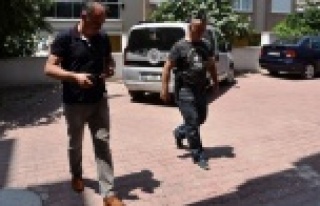 Polisin evinden battaniyeli çelik kasa hırsızlığı