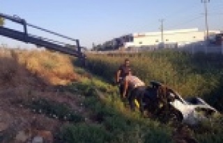 Takla atan otomobil kanala uçtu: 1 yaralı