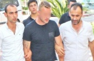 Temmuz sıcağında kürk çalan Rus turist yakalandı