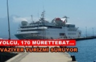 Turist denizden geldi