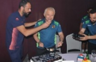 Yetkin'e sürpriz doğum günü