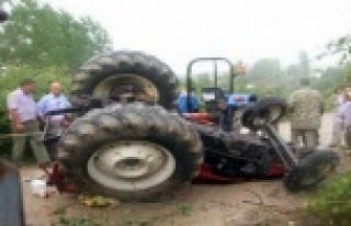 Alanya'da devrilen traktörün sürücüsü öldü