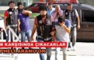 Alanya'da tefeci operasyonunda gözaltına alınanlar...