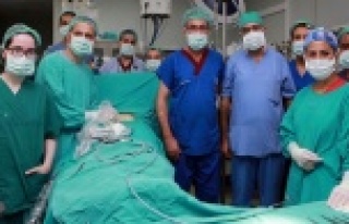 Anne karnındaki bebeğe hayat kurtaran operasyon