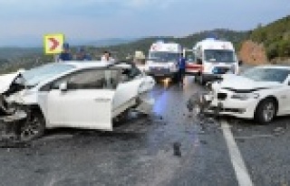 Komşuda 6 araç birbirine girdi! 11 yaralı var