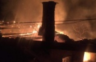 Komşuda gece kabusu! 4 ev kül oldu