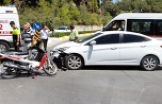 Otomobil ile motosiklet çarpıştı: 1 yaralı