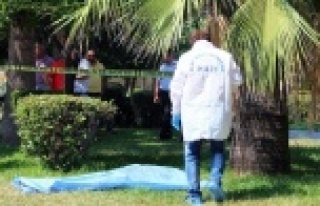 Parkta erkek cesedi bulundu