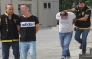 Yaşlı kadına işkence yapıp gasp eden maskeli...