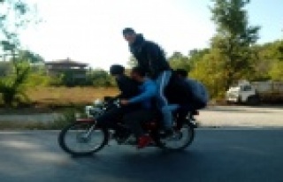 2 kişilik motora 5 kişi biner mi?