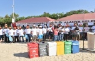 Alanya Belediyesi ve gönüllüler Plaj temizledi