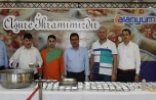 Alanyum AVM aşure ikram etti