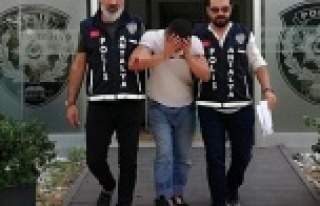 Çarşafa sardığı televizyonla suçüstü yakalandı