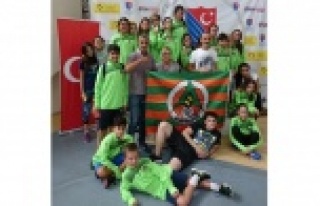 Eskrimcilerimiz Konya'dan 5 madalyayla döndü