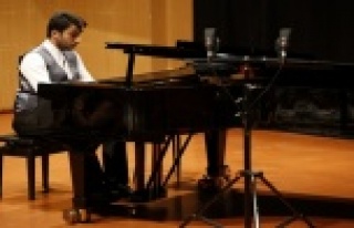 Genç sanatçı verdiği resitalle büyüledi