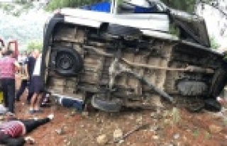 Minibüs devrildi: 3 turist öldü