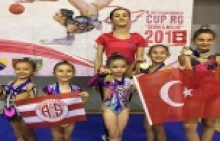 Minik jimnastikçiler Saraybosna’dan madalyayla...