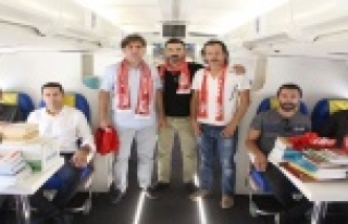 Uçak Lisesi’ne koli koli kitap