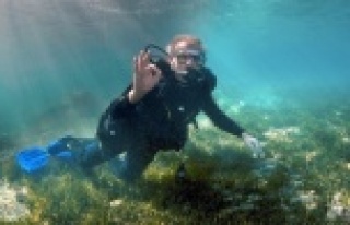 Vali, Alanya'da denizin altından mesaj verdi