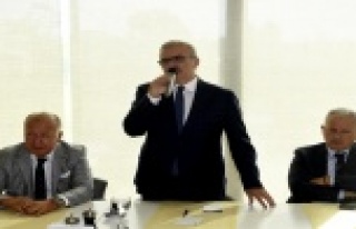 Vali Karaloğlu, iş insanlarıyla bir araya geldi