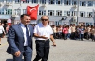 Yücel öğrencilerin talebini unutmadı