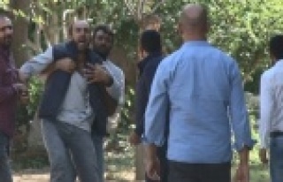 Acılı baba 2 oğlunun cenaze aracının peşinden...