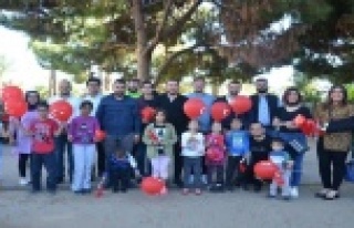 AK Gençlik'ten çocuklara Cumhuriyet hediyesi