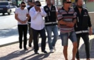 Alanya'da kaçak içkiden tutuklandılar