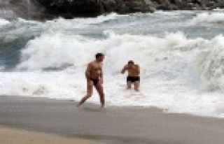 Alanya'da kırmızı bayraklar bile turistleri...