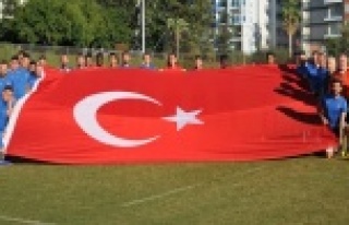 Alanyaspor, antreman öncesi Türk Bayrağı açtı
