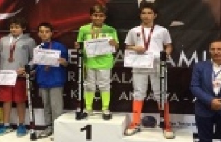 Alanyaspor eskrimde madalyaları topladı