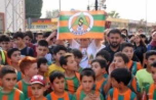 Alanyasporlu futbolcular Gazipaşa'da çocuklarla...