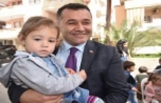 Başkan Yücel'in çocuk sevgisi, çocukların...