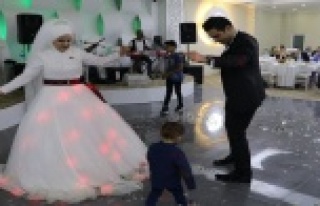 Damat kırık ayakla döktürdü