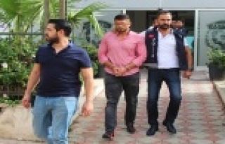 İşadamına şantaj yaptığı iddia edilen 3 kişi...