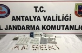 Jandarma uyarıcı madde ele geçirdi