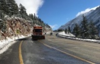 Kar nedeniyle kapanan Antalya-Konya karayolu trafiğe...