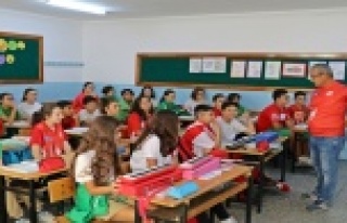 Maça gelir gibi okula geliyorlar