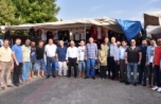 MHP pazarda halkı dinledi