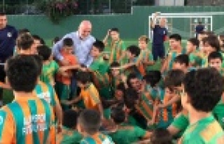 Miniklerin Çavuşoğlu sevgisi