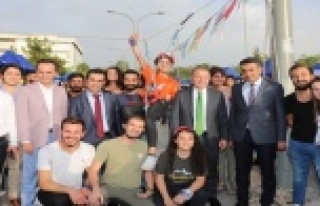 Rektör Ünal, topluluk tanıtım günlerinde öğrencilerle...