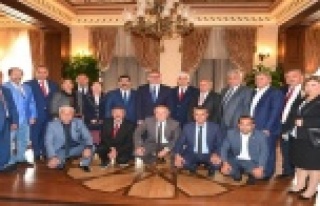 Vali'den talimat: Kahvaltı yapan sigara içen...