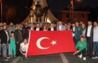 Yüzlerce kişi hep bir ağızdan Türk Andı'nı...