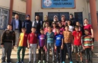 Ak kadınlardan kitap kampanyası