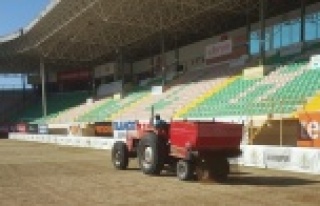 Alanya Belediyesi sahalara kışlık bakım yapıyor