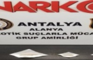 Alanya'da uyuşturucu operasyonu: Biri kadın...