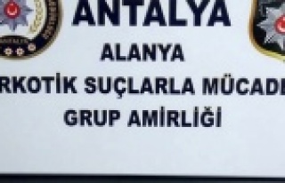 Alanya Otogarı'nda uyuşturucu baskını